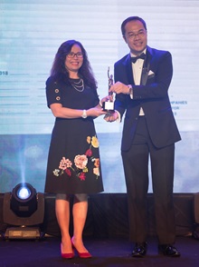 The award was accepted on behalf of Coats Phong Phu, Vietnam, by Quyen Le, HR Business Partner, Vietnam Cluster. © Coats